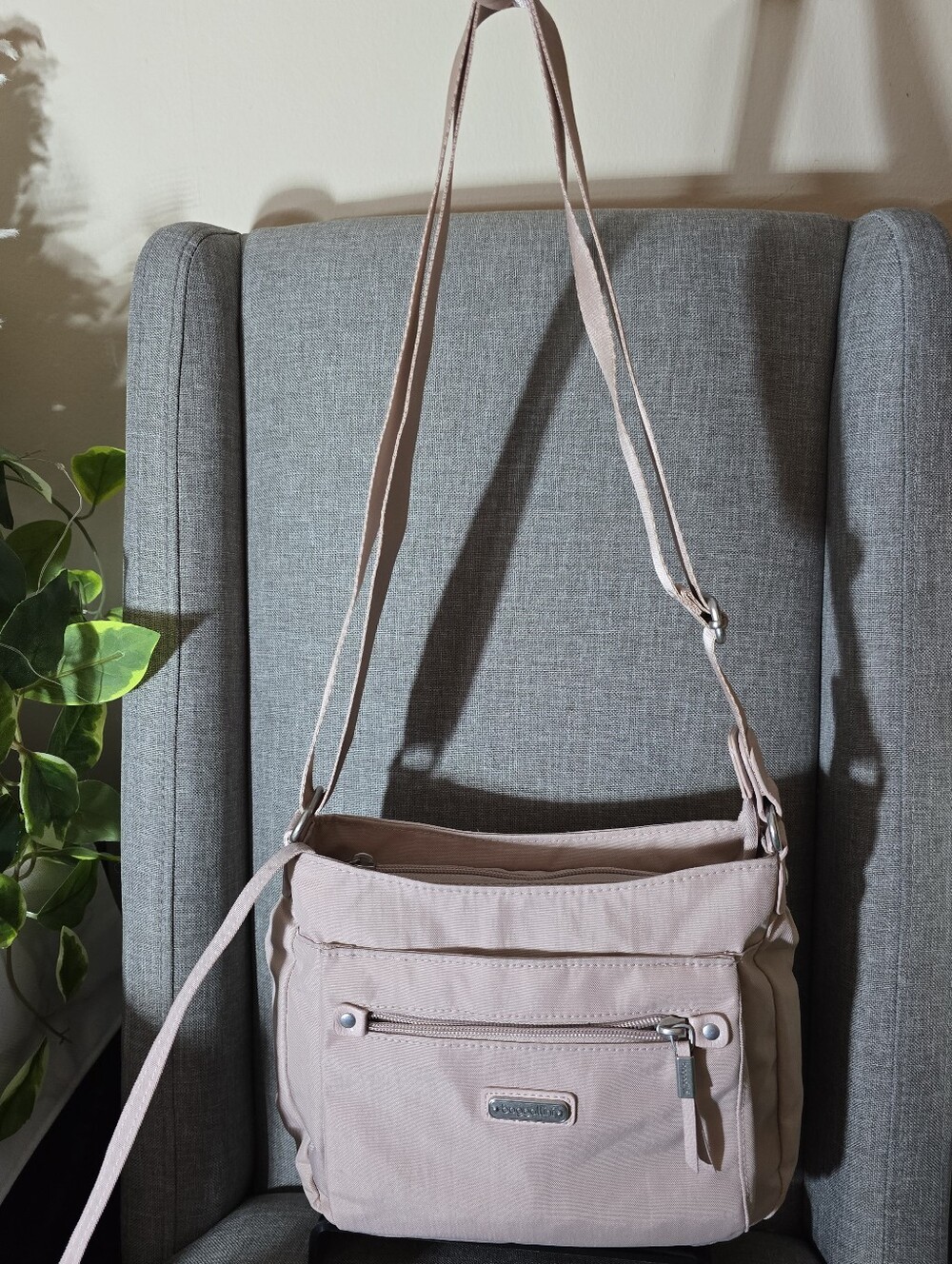 🌷NWOT🌷Baggallini Blush Crossbody with Matching Pouch - Picture 5 of 12